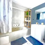 Apartment Maison Hyper Centre - Patio - Tv 4k - Wifi-fibre - 4 - Machine A Laver - Seche Linge - Lave Vaisselle - Confort - Spacieux *