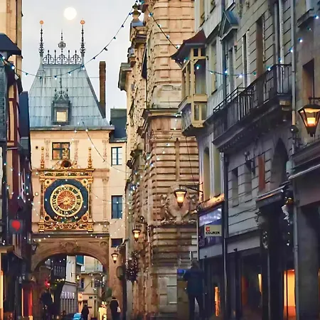 Maison Hyper Centre - Patio - Tv 4k - Wifi-fibre - 4 - Machine à Laver - Sèche Linge - Lave Vaisselle - Confort - Spacieux Appartement Rouen